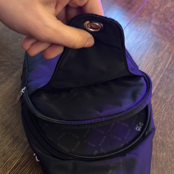 Roots crossbody bag - Picture 5 of 6